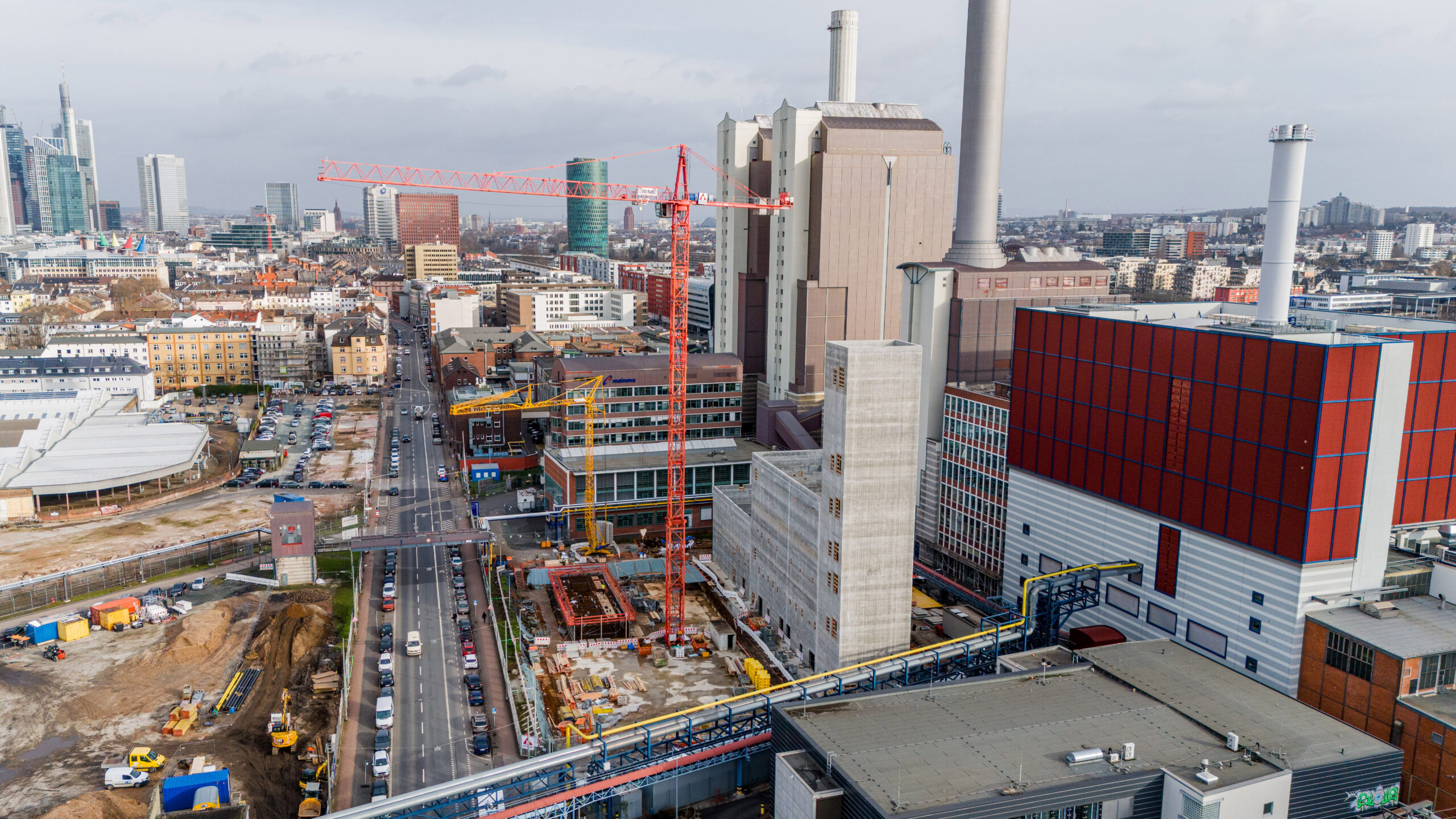 Original drone photograph of HKW West with construction cranes and the Frankfurt skyline